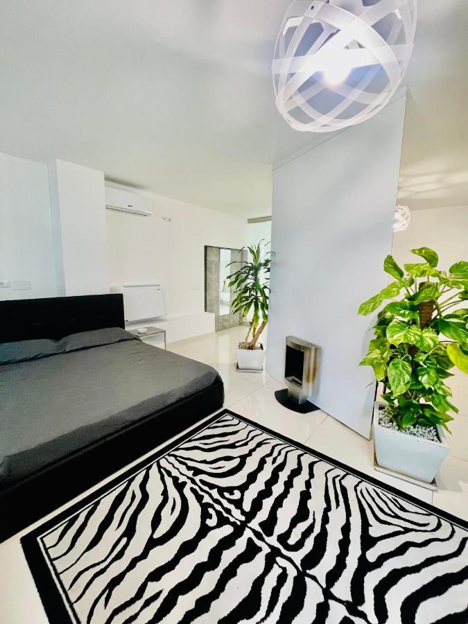 Loft Terracina Villa Luaran gambar